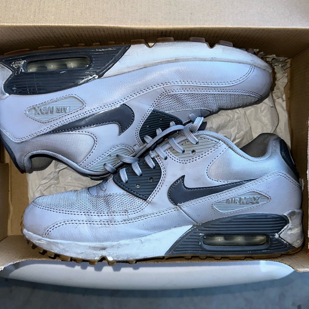 Nike Women’s Air Max 90 Essential